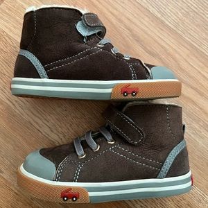 Worn once See Kai Run Devon Brown Shearling size 8 boys